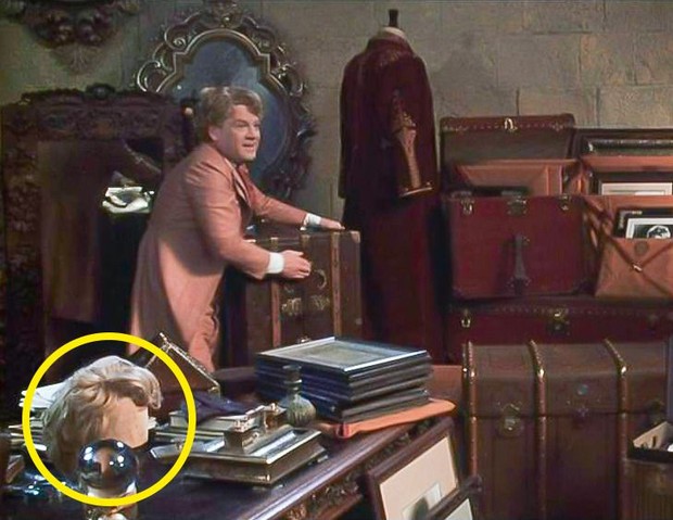 6 lần Harry Potter bóc mẽ nhân vật đỉnh cao qua trang phục: Ngày tàn của Voldemort đã được dự báo từ trước? - Ảnh 3.