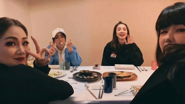 4 thành viên 2NE1 tái ngộ gây bão MXH, thế nhưng netizen chỉ dán mắt vào visual khác lạ của Park Bom - Ảnh 5. 4 thành viên 2NE1 tái ngộ gây bão MXH, thế nhưng netizen chỉ dán mắt vào visual khác lạ của Park Bom - Ảnh 5.