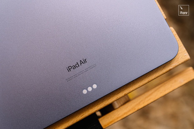 Ảnh thực tế iPad Air 5: Ngoại hình không đổi, chip M1 mạnh ngang iPad Pro - Ảnh 4.