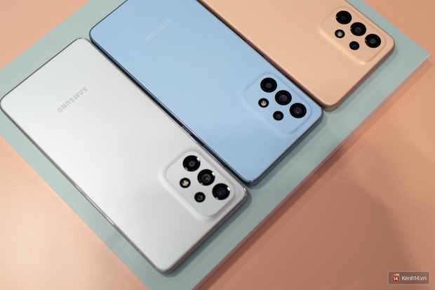 Trên tay Galaxy A 2022: thiết kế tối giản, phối màu nhẹ nhàng nhưng ấn tượng hơn hẳn thế hệ trước - Ảnh 3.