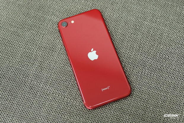 Trên tay iPhone SE 2022 tại Việt Nam: Chiếc iPhone nhàm chán nhất của Apple - Ảnh 13.