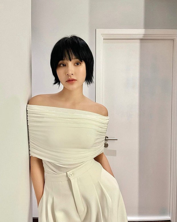 Body Hien Ho has a feature that thousands of people fall in love with and this is a collection of clothes to help her take full advantage of that! - Photo 2. Body Hien Ho has a feature that thousands of people fall in love with and this is a collection of clothes to help her take full advantage of that! - Photo 2.
