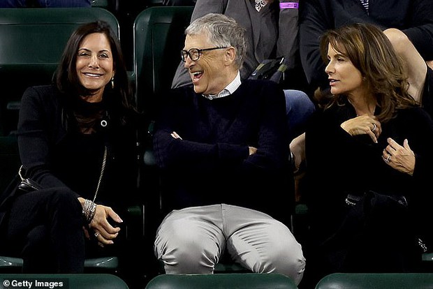Vừa bị vợ cũ tố ngoại tình, tỷ phú Bill Gates đã liên tục công khai xuất hiện tình cảm với người phụ nữ mới bí ẩn khiến dư luận xôn xao - Ảnh 4.