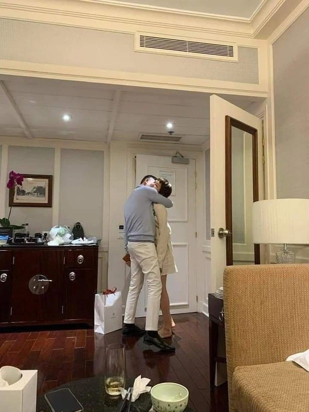 Đây là căn phòng Hiền Hồ và anh trai đại gia chụp ảnh “nương tựa”, giá chỉ 5 triệu/đêm? - Ảnh 1. Đây là căn phòng Hiền Hồ và anh trai đại gia chụp ảnh “nương tựa”, giá chỉ 5 triệu/đêm? - Ảnh 1.