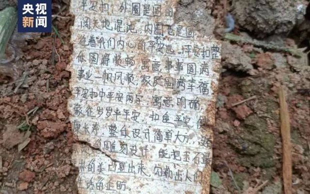 Xót xa mảnh giấy cầu bình an của nạn nhân chuyến bay chở 132 người rơi xuống núi: Mong ước đơn giản nhưng kết cục thật đau thương – Khám phá