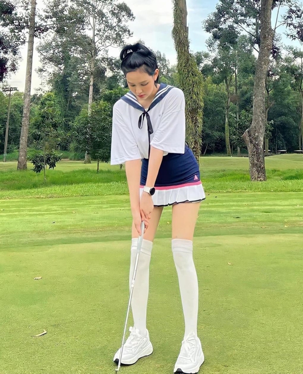 Có thể Hiền Hồ đã phạm luật khi diện món đồ này đi đánh golf - Ảnh 2. Có thể Hiền Hồ đã phạm luật khi diện món đồ này đi đánh golf - Ảnh 2.