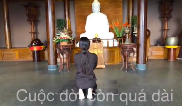 Hễ dính thị phi tày đình là sao Việt lại lên đồ đi chùa, chắp tay nguyện cầu như muốn tìm lại vận may - Ảnh 10. Hễ dính thị phi tày đình là sao Việt lại lên đồ đi chùa, chắp tay nguyện cầu như muốn tìm lại vận may - Ảnh 10.