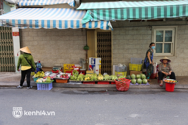 Aunt Ba's tray in Saigon used to be famous throughout social networks, how is it now in foreign newspapers?  - Photo 2.