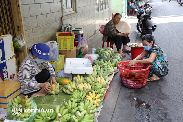 Aunt Ba's tray in Saigon used to be famous throughout social networks, how is it now in foreign newspapers?  - Photo 7.