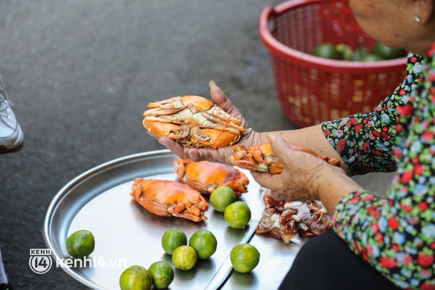 Aunt Ba's tray in Saigon used to be famous throughout social networks, how is it now in foreign newspapers?  - Photo 8.