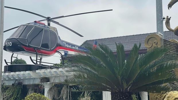 Choáng váng tiệc kỷ niệm ngày cưới của đại gia buôn lợn Hải Dương: Dàn siêu xe trăm tỷ nối đuôi, xuất hiện cả chuyên cơ, du thuyền trong tổ hợp biệt thự - Ảnh 5. Choáng váng tiệc kỷ niệm ngày cưới của đại gia buôn lợn Hải Dương: Dàn siêu xe trăm tỷ nối đuôi, xuất hiện cả chuyên cơ, du thuyền trong tổ hợp biệt thự - Ảnh 5.
