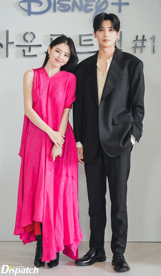 Họp báo hot nhất hôm nay: Tiểu tam Han So Hee đẹp cân cả váy hồng chóe, cùng tài tử The Heirs tạo combo visual đỉnh cao - Ảnh 7. Họp báo hot nhất hôm nay: Tiểu tam Han So Hee đẹp cân cả váy hồng chóe, cùng tài tử The Heirs tạo combo visual đỉnh cao - Ảnh 7.