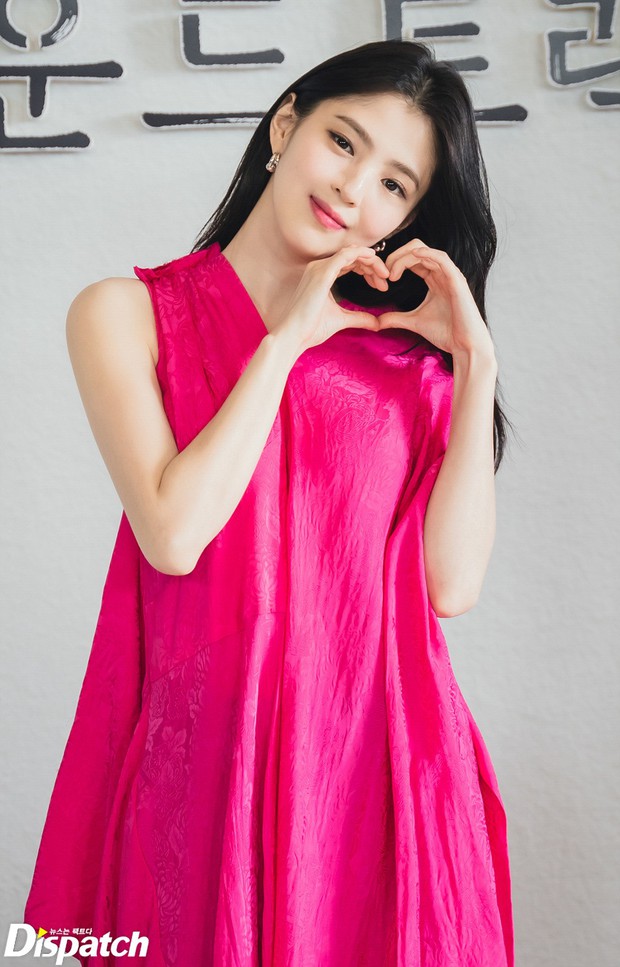 Họp báo hot nhất hôm nay: Tiểu tam Han So Hee đẹp cân cả váy hồng chóe, cùng tài tử The Heirs tạo combo visual đỉnh cao - Ảnh 4.
