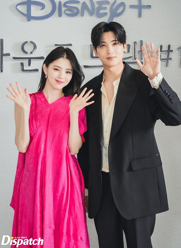 Họp báo hot nhất hôm nay: Tiểu tam Han So Hee đẹp cân cả váy hồng chóe, cùng tài tử The Heirs tạo combo visual đỉnh cao - Ảnh 8. Họp báo hot nhất hôm nay: Tiểu tam Han So Hee đẹp cân cả váy hồng chóe, cùng tài tử The Heirs tạo combo visual đỉnh cao - Ảnh 8.