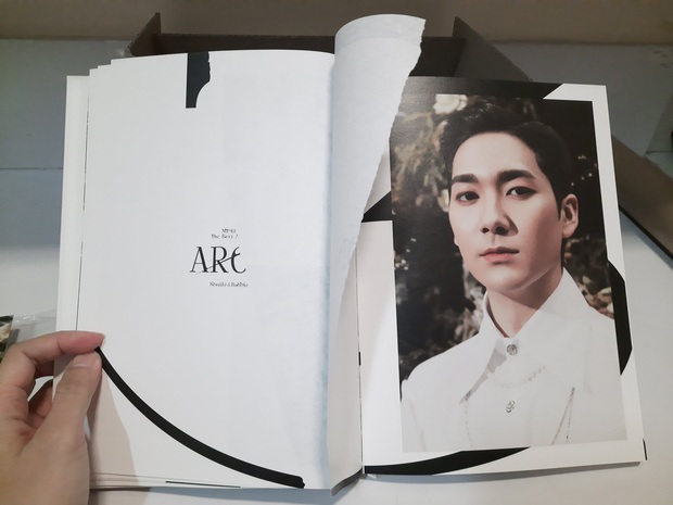 YG tới công chuyện: Hại album cuối cùng của boy group đối thủ EXO rách tả tơi, fan tràn vào đòi công đạo? - Ảnh 2. YG tới công chuyện: Hại album cuối cùng của boy group đối thủ EXO rách tả tơi, fan tràn vào đòi công đạo? - Ảnh 2.