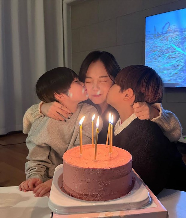 Ulzzang 31 tuổi sở hữu nhan sắc ăn thịt Đường Tăng được nam sinh trung học xin số vì quá trẻ - Ảnh 3. Ulzzang 31 tuổi sở hữu nhan sắc ăn thịt Đường Tăng được nam sinh trung học xin số vì quá trẻ - Ảnh 3.
