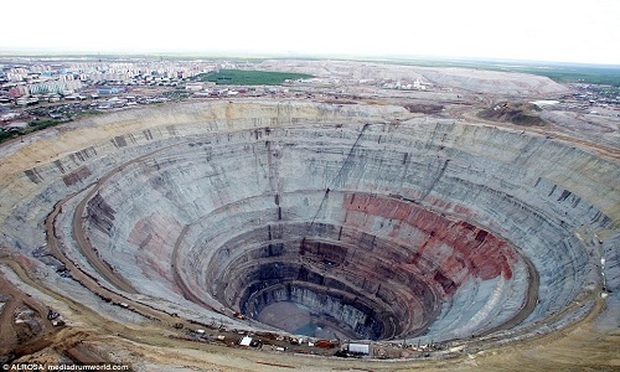 Khám phá mỏ kim cương lớn nhất thế giới ở Siberia, kết quả thu được rất lớn nhưng phi công nào cũng sợ bay - ảnh 6.