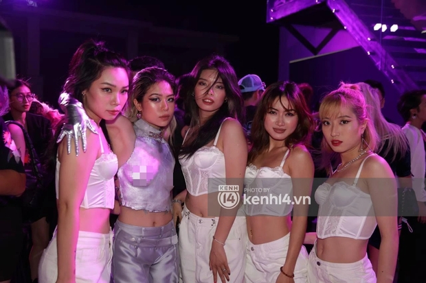 Đồng chí tlinh thay cái áo ngay! - Ảnh 4. Đồng chí tlinh thay cái áo ngay! - Ảnh 4.