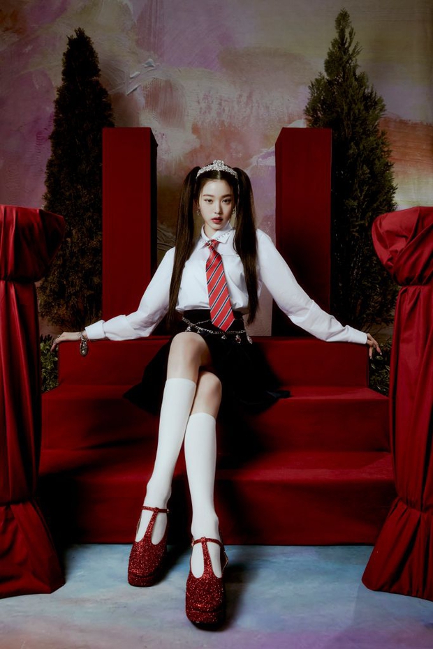 Wonyoung (IVE) trở lại và lợi hại hơn xưa: Cô bé 14 tuổi năm nào nay đã thành nàng tiểu thư cực sang chảnh! - Ảnh 13. Wonyoung (IVE) trở lại và lợi hại hơn xưa: Cô bé 14 tuổi năm nào nay đã thành nàng tiểu thư cực sang chảnh! - Ảnh 13.