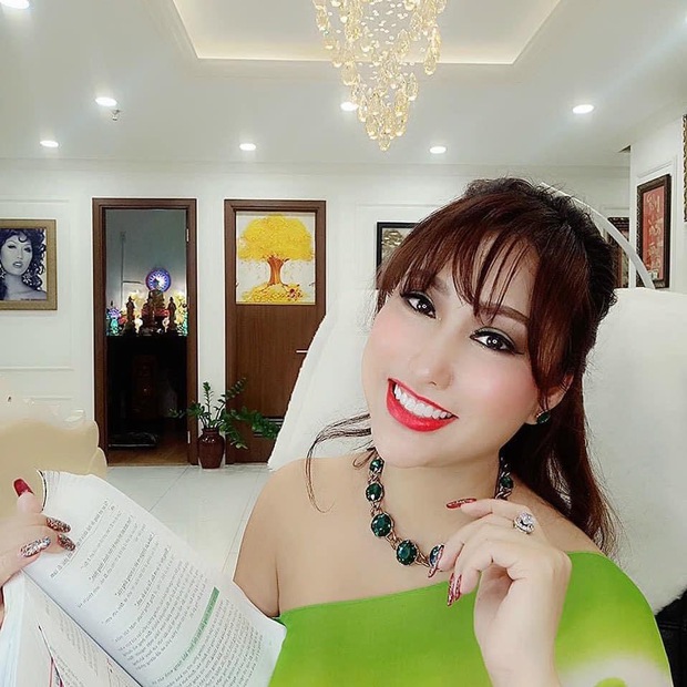 Nữ hoàng dao kéo Vbiz hơn 20 lần lên bàn phẫu thuật và chuyện đời trắc trở: 4 lần đau đớn mất con, hôn nhân 2 lần đứt gánh - Ảnh 13. Nữ hoàng dao kéo Vbiz hơn 20 lần lên bàn phẫu thuật và chuyện đời trắc trở: 4 lần đau đớn mất con, hôn nhân 2 lần đứt gánh - Ảnh 13.