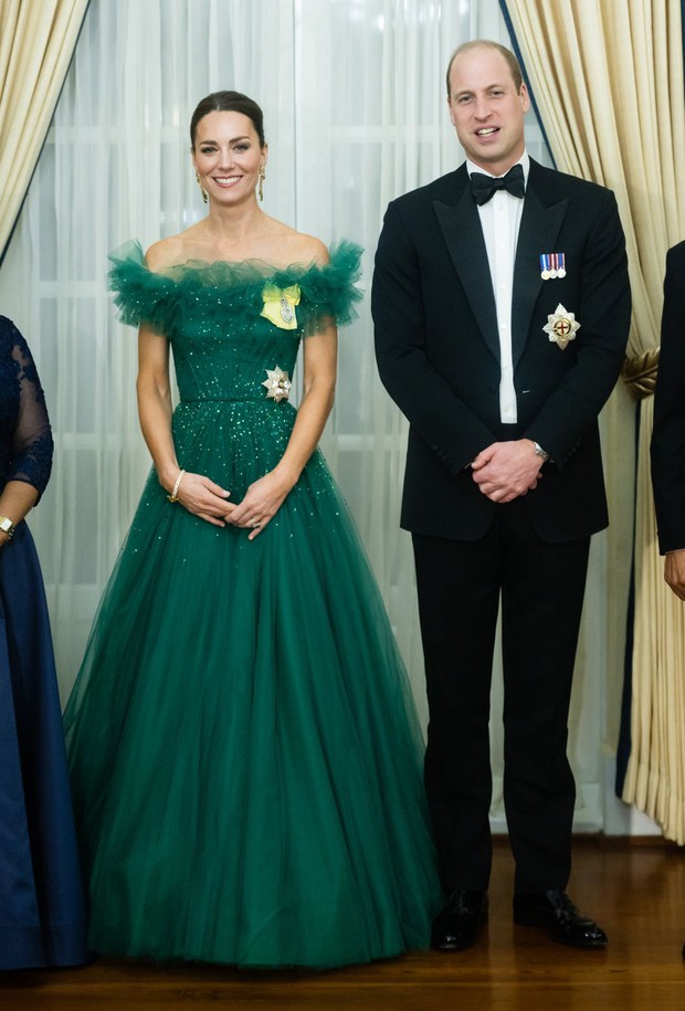 Quên Kate Middleton đệ nhất tiết kiệm ngày xưa đi, giờ cô là công nương Kate chịu chi của 2022 rồi! - Ảnh 6. Quên Kate Middleton đệ nhất tiết kiệm ngày xưa đi, giờ cô là công nương Kate chịu chi của 2022 rồi! - Ảnh 6.