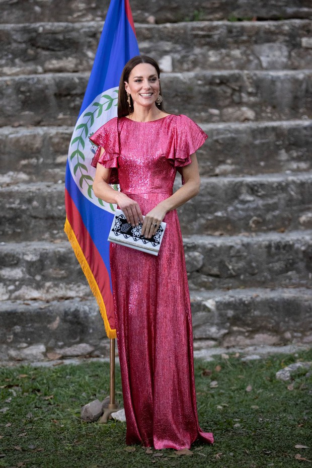 Quên Kate Middleton đệ nhất tiết kiệm ngày xưa đi, giờ cô là công nương Kate chịu chi của 2022 rồi! - Ảnh 11. Quên Kate Middleton đệ nhất tiết kiệm ngày xưa đi, giờ cô là công nương Kate chịu chi của 2022 rồi! - Ảnh 11.