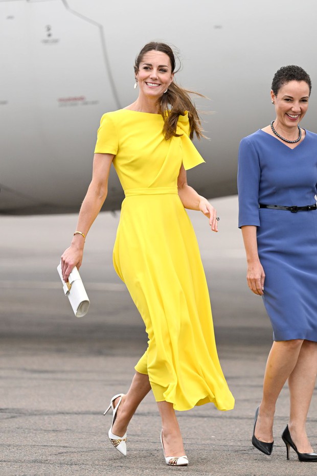 Quên Kate Middleton đệ nhất tiết kiệm ngày xưa đi, giờ cô là công nương Kate chịu chi của 2022 rồi! - Ảnh 9. Quên Kate Middleton đệ nhất tiết kiệm ngày xưa đi, giờ cô là công nương Kate chịu chi của 2022 rồi! - Ảnh 9.