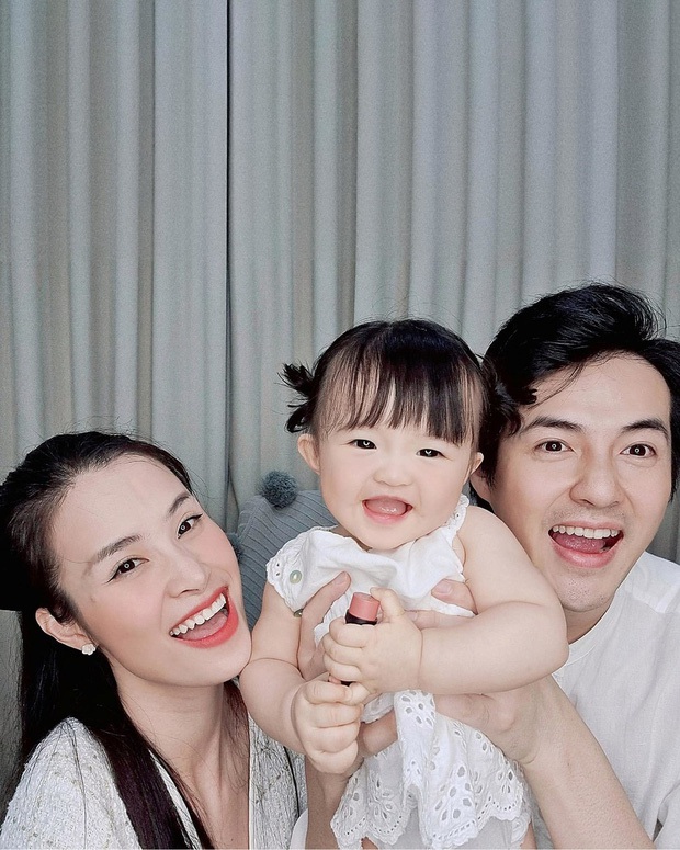 Ái nữ nhà Đông Nhi mới 1 tuổi đã theo chân mẹ đi diễn, liệu có màn kết hợp nào trên sân khấu vào ngày mai? - Ảnh 5. Ái nữ nhà Đông Nhi mới 1 tuổi đã theo chân mẹ đi diễn, liệu có màn kết hợp nào trên sân khấu vào ngày mai? - Ảnh 5.