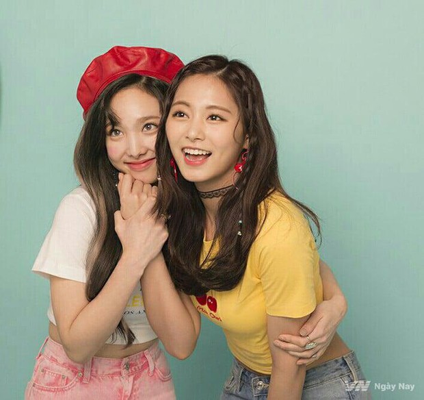 Tzuyu (TWICE) hay bị gắn mác bất tài nhưng lại khiến 1 đàn chị chung nhóm phải cảm ơn vì 1 lý do! - Ảnh 3. Tzuyu (TWICE) hay bị gắn mác bất tài nhưng lại khiến 1 đàn chị chung nhóm phải cảm ơn vì 1 lý do! - Ảnh 3.