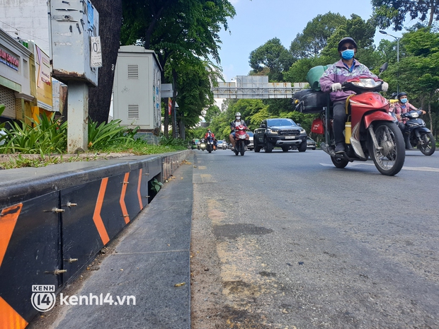 Ớn lạnh hàng trăm đinh vít nhọn nhô ra ngoài đường, chực chờ gây họa cho người dân TP.HCM - Ảnh 5. Ớn lạnh hàng trăm đinh vít nhọn nhô ra ngoài đường, chực chờ gây họa cho người dân TP.HCM - Ảnh 5.