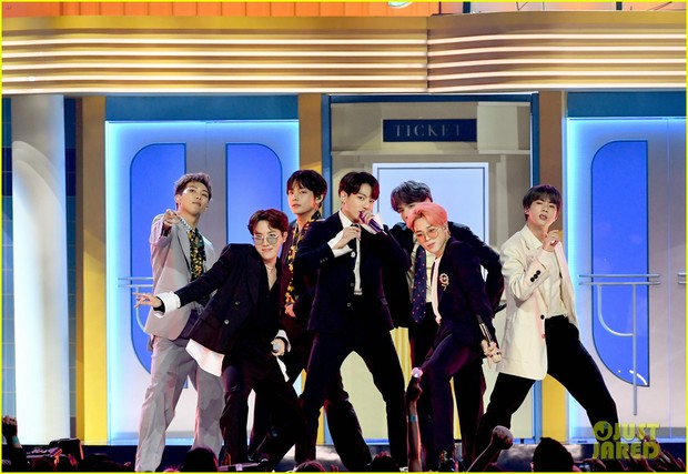 Fan BLACKPINK mỉa mai BTS không cùng đẳng cấp vì chưa từng xuất hiện tại 1 nơi danh giá, kết cục nhận ngay quả đắng? - Ảnh 4. Fan BLACKPINK mỉa mai BTS không cùng đẳng cấp vì chưa từng xuất hiện tại 1 nơi danh giá, kết cục nhận ngay quả đắng? - Ảnh 4.