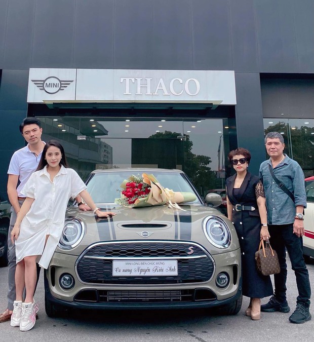 Ca nương Kiều Anh tậu xe gần 6 tỷ đồng: Chờ nửa năm mới có, mua cho chồng chở con đi học - vợ đi làm - Ảnh 5. Ca nương Kiều Anh tậu xe gần 6 tỷ đồng: Chờ nửa năm mới có, mua cho chồng chở con đi học - vợ đi làm - Ảnh 5.