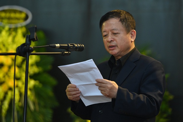 Tang lễ nhạc sĩ Hồng Đăng: Đồng nghiệp xúc động, diva Mỹ Linh nghẹn ngào hát Hoa sữa - Ảnh 3. Tang lễ nhạc sĩ Hồng Đăng: Đồng nghiệp xúc động, diva Mỹ Linh nghẹn ngào hát Hoa sữa - Ảnh 3.