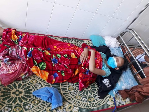 Ba mẹ của nữ sinh lớp 7 bị bạn cùng trường hành hung: Quá tàn nhẫn, hơn cả đánh ghen - Ảnh 4. Ba mẹ của nữ sinh lớp 7 bị bạn cùng trường hành hung: Quá tàn nhẫn, hơn cả đánh ghen - Ảnh 4.