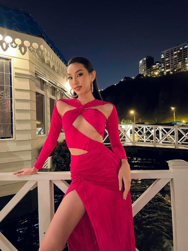 Bà hoàng chặt chém gọi tên Thuỳ Tiên: Lên đồ khoe body mlem, thần thái quyền lực lấn át 1 nàng hậu mới! - Ảnh 8. Bà hoàng chặt chém gọi tên Thuỳ Tiên: Lên đồ khoe body mlem, thần thái quyền lực lấn át 1 nàng hậu mới! - Ảnh 8.