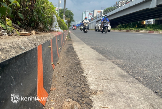 Unexpected change where there are hundreds of screws waiting to cause harm to people in Ho Chi Minh City - Photo 2. Unexpected change where there are hundreds of screws waiting to cause harm to people in Ho Chi Minh City - Photo 2.