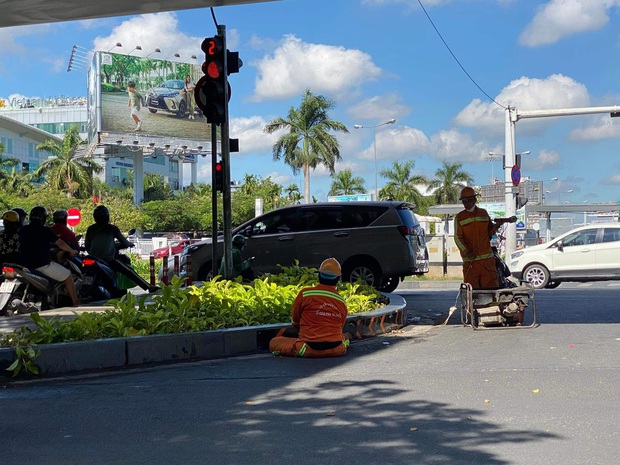 An unexpected change where there are hundreds of screws waiting to cause harm to people in Ho Chi Minh City - Photo 6. An unexpected change where there are hundreds of screws waiting to cause harm to people in Ho Chi Minh City - Photo 6.