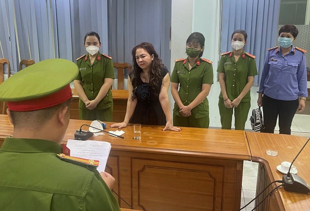 Điều tra làm rõ hành vi của khách mời, trợ lý trong các buổi livestream của bà Nguyễn Phương Hằng  - Ảnh 1.