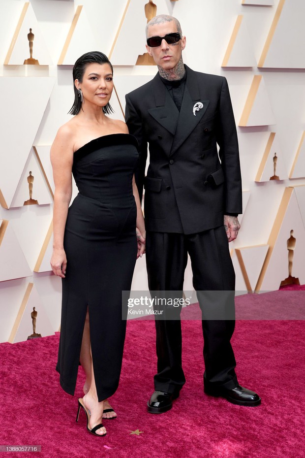 Siêu thảm đỏ Oscar: Kristen Stewart và 3 công chúa Disney đua nhau hở bạo liệt, nàng thơ Người Nhện cùng Billie Eilish mặc cái gì thế này? - Ảnh 30. Siêu thảm đỏ Oscar: Kristen Stewart và 3 công chúa Disney đua nhau hở bạo liệt, nàng thơ Người Nhện cùng Billie Eilish mặc cái gì thế này? - Ảnh 30.