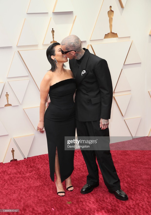 Siêu thảm đỏ Oscar: Kristen Stewart và 3 công chúa Disney đua nhau hở bạo liệt, nàng thơ Người Nhện cùng Billie Eilish mặc cái gì thế này? - Ảnh 31. Siêu thảm đỏ Oscar: Kristen Stewart và 3 công chúa Disney đua nhau hở bạo liệt, nàng thơ Người Nhện cùng Billie Eilish mặc cái gì thế này? - Ảnh 31.