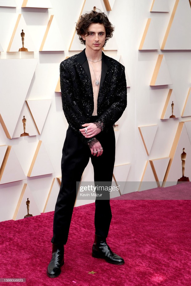 Siêu thảm đỏ Oscar: Kristen Stewart và 3 công chúa Disney đua nhau hở bạo liệt, nàng thơ Người Nhện cùng Billie Eilish mặc cái gì thế này? - Ảnh 25. Siêu thảm đỏ Oscar: Kristen Stewart và 3 công chúa Disney đua nhau hở bạo liệt, nàng thơ Người Nhện cùng Billie Eilish mặc cái gì thế này? - Ảnh 25.