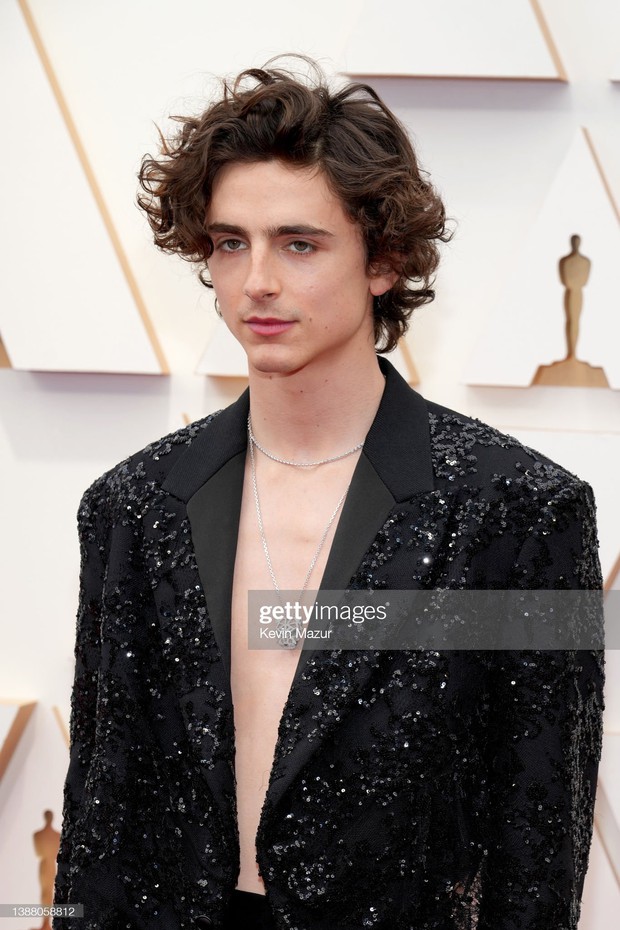 Siêu thảm đỏ Oscar: Kristen Stewart và 3 công chúa Disney đua nhau hở bạo liệt, nàng thơ Người Nhện cùng Billie Eilish mặc cái gì thế này? - Ảnh 24. Siêu thảm đỏ Oscar: Kristen Stewart và 3 công chúa Disney đua nhau hở bạo liệt, nàng thơ Người Nhện cùng Billie Eilish mặc cái gì thế này? - Ảnh 24.