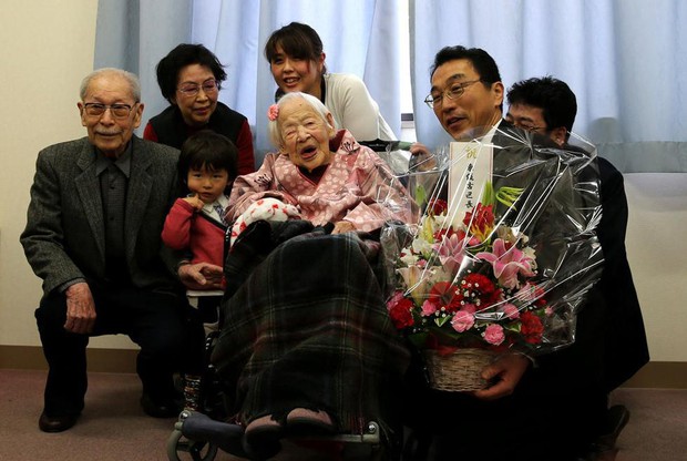 Cụ bà Nhật Bản được Kỷ lục Guinness Thế giới công nhận sống thọ nhất tiết lộ bí quyết trường thọ: 1 là thói quen ăn uống, 2 liên quan tới đàn ông - Ảnh 1.