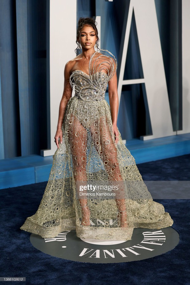 Thảm đỏ tiệc hậu Oscar: Kim - Kendall đè bẹp Hailey Bieber và dàn mỹ nhân xôi thịt, Will Smith thái độ đáng chú ý sau màn ẩu đả - Ảnh 29. Thảm đỏ tiệc hậu Oscar: Kim - Kendall đè bẹp Hailey Bieber và dàn mỹ nhân xôi thịt, Will Smith thái độ đáng chú ý sau màn ẩu đả - Ảnh 29.