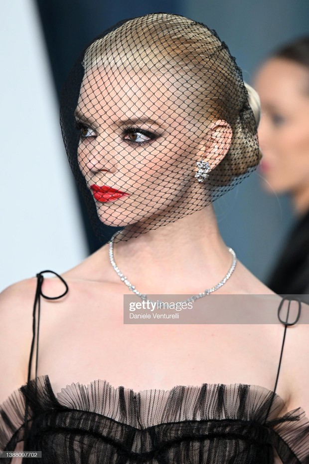 Thảm đỏ tiệc hậu Oscar: Kim - Kendall đè bẹp Hailey Bieber và dàn mỹ nhân xôi thịt, Will Smith thái độ đáng chú ý sau màn ẩu đả - Ảnh 12. Thảm đỏ tiệc hậu Oscar: Kim - Kendall đè bẹp Hailey Bieber và dàn mỹ nhân xôi thịt, Will Smith thái độ đáng chú ý sau màn ẩu đả - Ảnh 12.