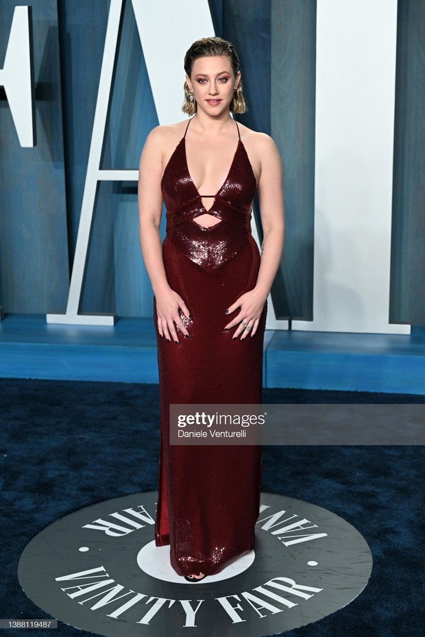 Thảm đỏ tiệc hậu Oscar: Kim - Kendall đè bẹp Hailey Bieber và dàn mỹ nhân xôi thịt, Will Smith thái độ đáng chú ý sau màn ẩu đả - Ảnh 25. Thảm đỏ tiệc hậu Oscar: Kim - Kendall đè bẹp Hailey Bieber và dàn mỹ nhân xôi thịt, Will Smith thái độ đáng chú ý sau màn ẩu đả - Ảnh 25.
