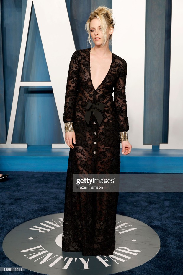 Thảm đỏ tiệc hậu Oscar: Kim - Kendall đè bẹp Hailey Bieber và dàn mỹ nhân xôi thịt, Will Smith thái độ đáng chú ý sau màn ẩu đả - Ảnh 15. Thảm đỏ tiệc hậu Oscar: Kim - Kendall đè bẹp Hailey Bieber và dàn mỹ nhân xôi thịt, Will Smith thái độ đáng chú ý sau màn ẩu đả - Ảnh 15.