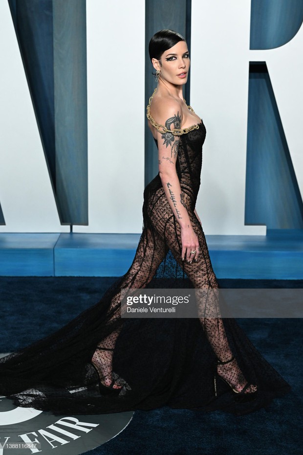 Thảm đỏ tiệc hậu Oscar: Kim - Kendall đè bẹp Hailey Bieber và dàn mỹ nhân xôi thịt, Will Smith thái độ đáng chú ý sau màn ẩu đả - Ảnh 17. Thảm đỏ tiệc hậu Oscar: Kim - Kendall đè bẹp Hailey Bieber và dàn mỹ nhân xôi thịt, Will Smith thái độ đáng chú ý sau màn ẩu đả - Ảnh 17.