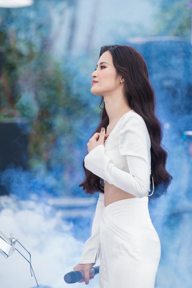 Nữ ca sĩ duy nhất tại Việt Nam có antifan mua sạch vé minishow, lại còn tặng quà độc lạ khiến chính chủ đứng hình - Ảnh 1. Nữ ca sĩ duy nhất tại Việt Nam có antifan mua sạch vé minishow, lại còn tặng quà độc lạ khiến chính chủ đứng hình - Ảnh 1.