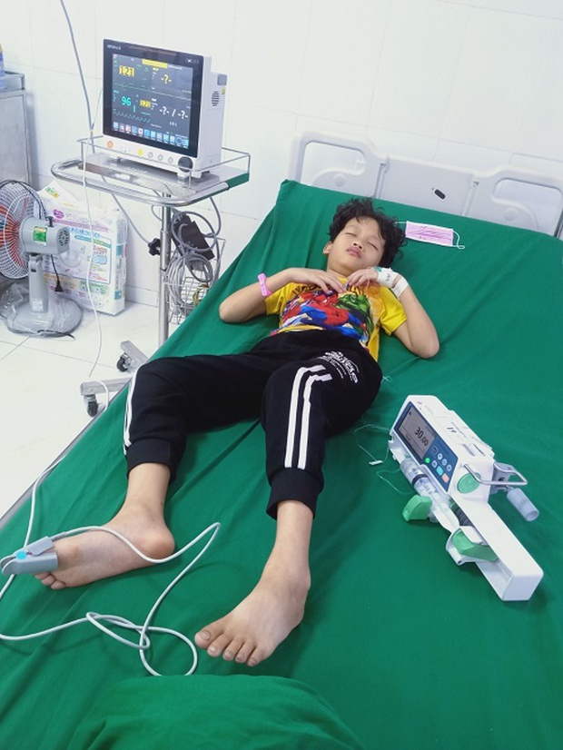Hà Tĩnh: Bé trai 10 tuổi hậu Covid-19 bị viêm đa hệ thống dẫn đến nguy kịch - Ảnh 1. Hà Tĩnh: Bé trai 10 tuổi hậu Covid-19 bị viêm đa hệ thống dẫn đến nguy kịch - Ảnh 1.